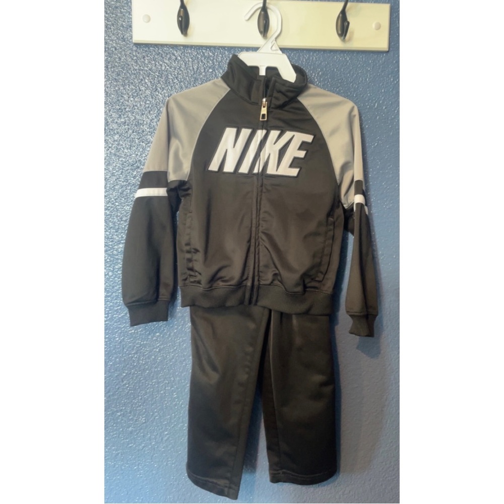 Nike Track Set